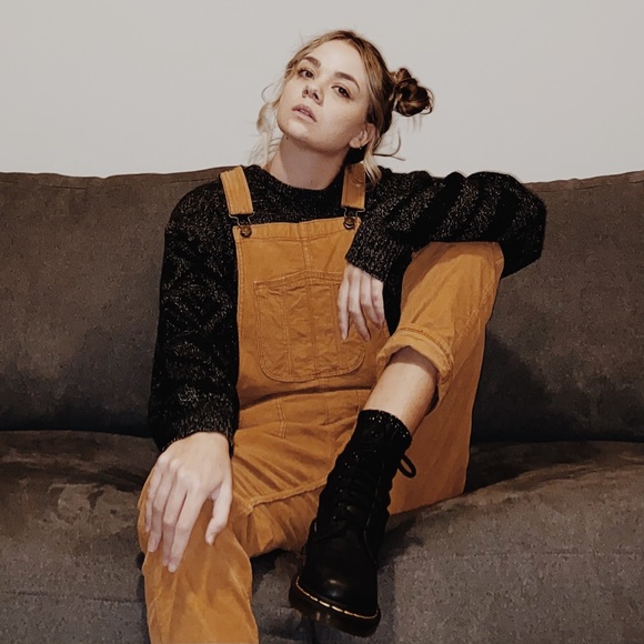 Meet your Posher, Leila - Picture 2 of 4